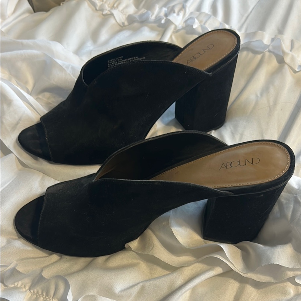 Abound Black Block Heel Mules with Suede Texture